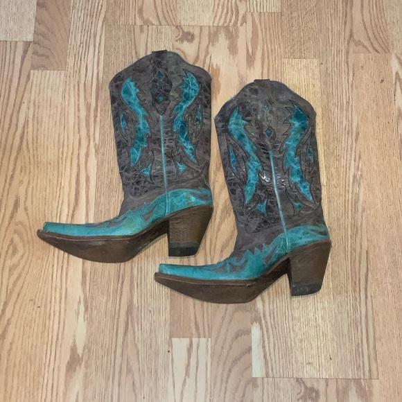 Corral Shoes - turquoise & brown Corral snip toe cowgirl boots size 8.5
